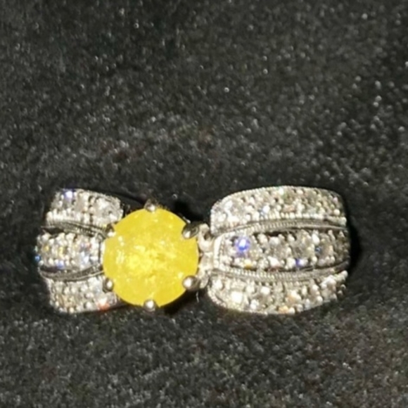 18K Fancy Yellow Diamond Ring - Picture 4 of 5